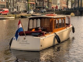 ‘Sarah’: small electric saloon boat